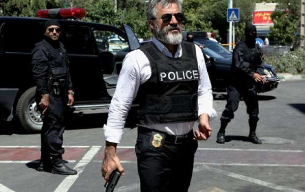 وقتی پلیس ایرانی هم مجرد است و هم لباس تنگ می پوشد!