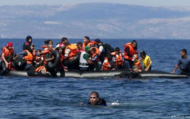 کشتی حامل 80 مهاجر غیر قانونی غرق شد