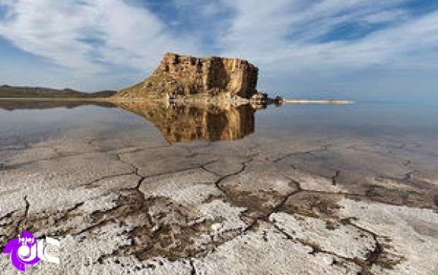 روحانی ۱۷ اردیبهشت: دریاچه ارومیه تثبیت شد / روحانی۷ اسفند: کاهش۱۰درصدی آب دریاچه‌ارومیه‌