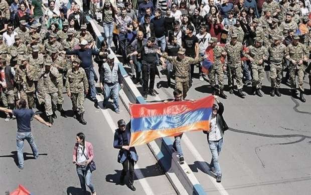 چرا انقلاب مخملی ارمنستان سریع به پیروزی رسید؟