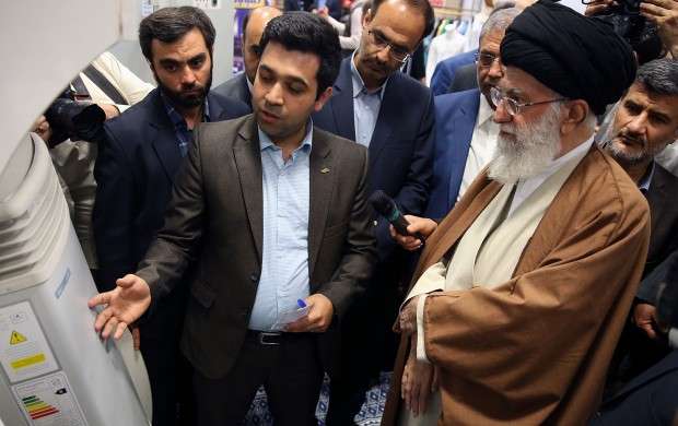 بازدید ۲ و نیم ساعته رهبری از نمایشگاه کالای ایرانی