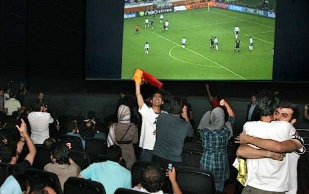 نظر موافقان و مخالفان پخش فوتبال در سینما