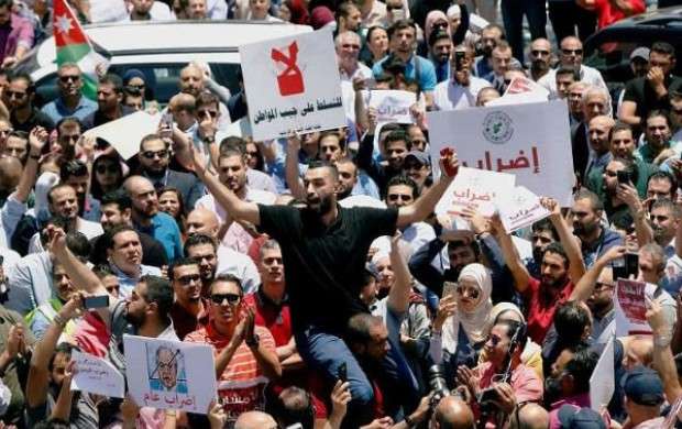 ادامه اعتراضات در اردن با دستگیری ۶۰ معترض