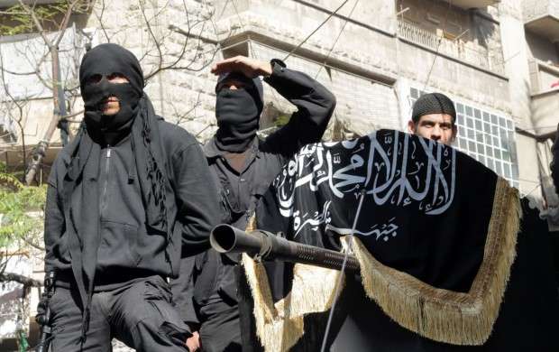 داعش سَر ۳ عضو جبهه‌النصره را قطع کرد