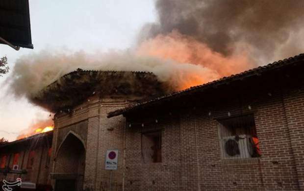 مغازه های اطراف مسجد جامع ساری آتش گرفتند