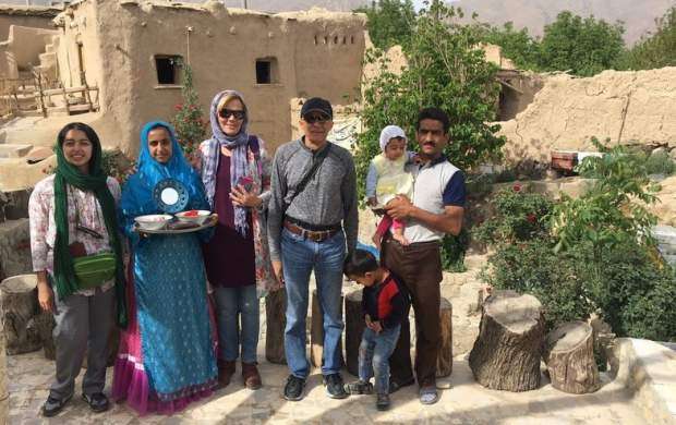 یورو‌های گردشگران خارجی در جیب روستایی بی‎سواد +تصاویر