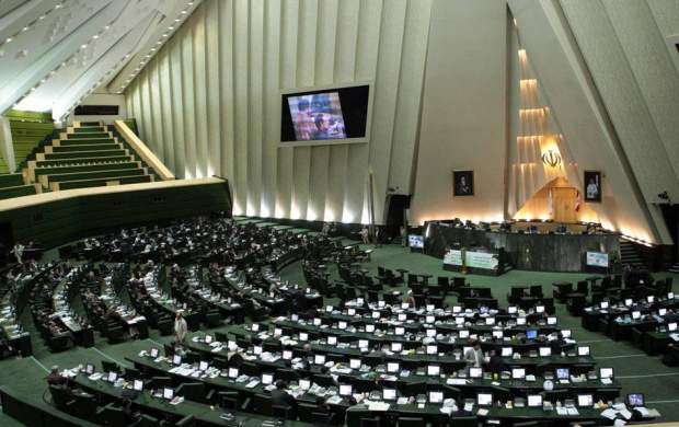 کیهان: دم خروس مایک پمپئو از مجلس بیرون زد!