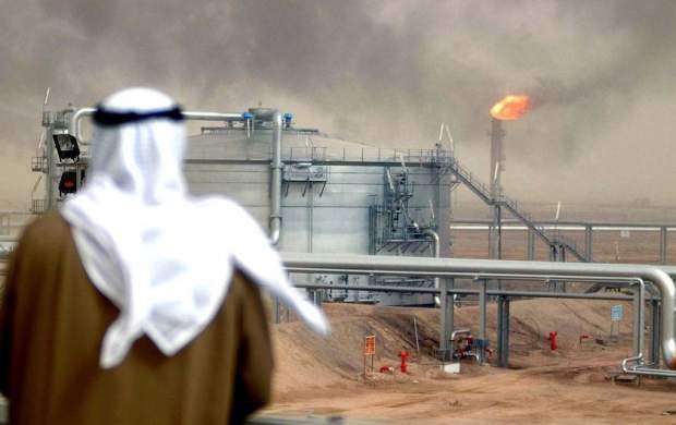 تولید نفت عربستان ۲۰۰ هزار بشکه‌ کاهش یافت