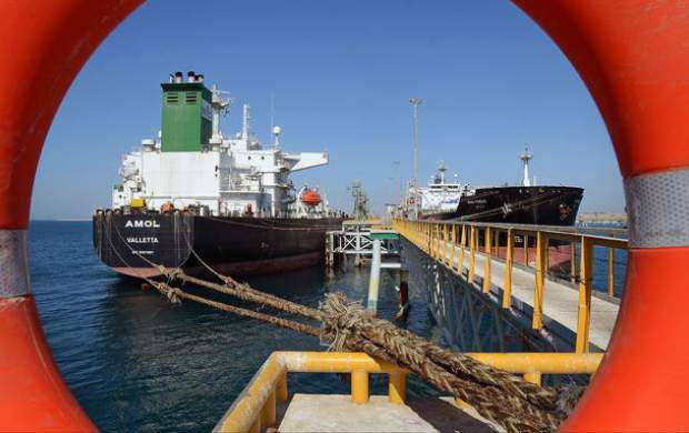 هند واردات نفت از ایران را نصف می کند