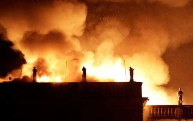نشت گاز شهری یک خانه دو طبقه را منفجر کرد