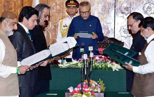 «عمران خان» ۶ وزارتخانه جدید تأسیس کرد