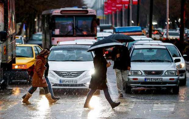 باران، بار ترافیک بزرگراه‌ها را نیمه‌سنگین کرد