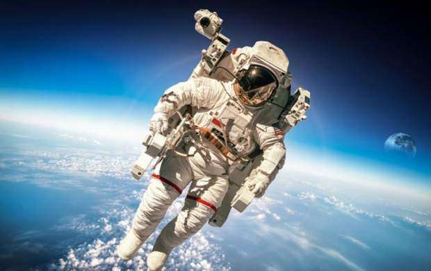 تلاش یک فضانورد برای راه رفتن پس از ۲۰۰ روز