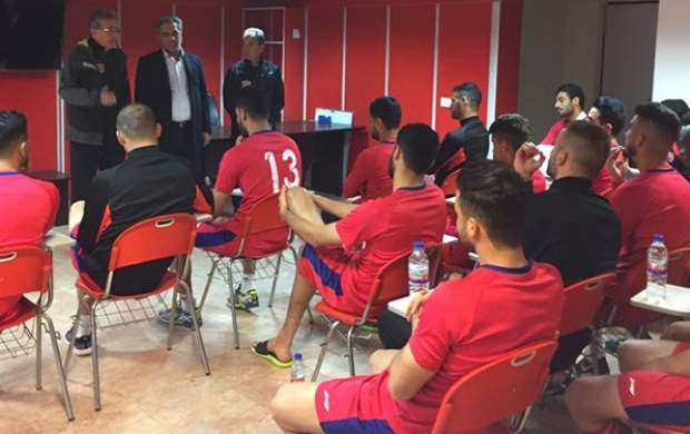 عرب با بازیکنان پرسپولیس جلسه برگزار کرد