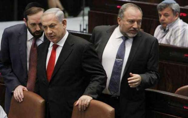 لیبرمن: دولت نتانیاهو مستحق "کارت قرمز" است