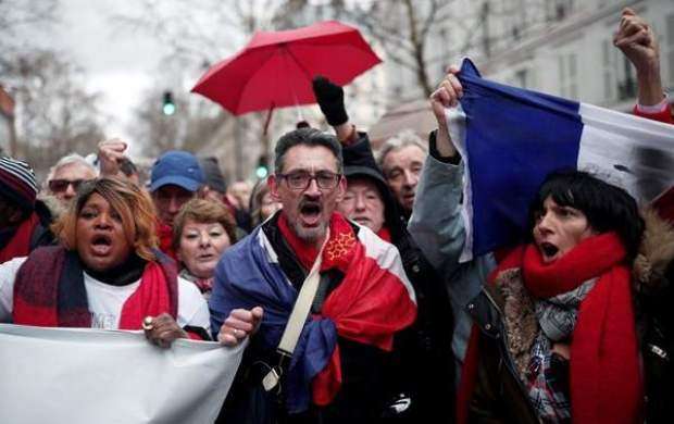 «شال قرمزها» هم در فرانسه به خیابان آمدند