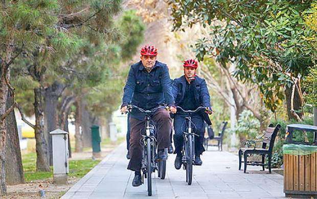 فعلا دوچرخه سواری و کاشتن درخت چنار/ شهردار تهران دیگر چه کاری بلد است؟