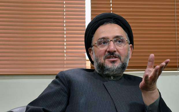ابطحی: جریان اصلاحات هرهری مسلک نیست/ برای احمدی‌نژاد آغوش باز نکنید