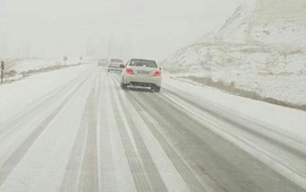 بارش برف در محورهای هراز و فیروزکوه