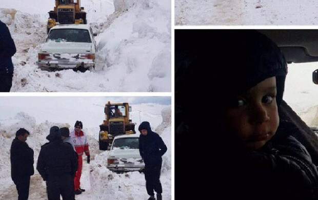 نجات خانواده مرندی از چنگال برف و کولاک+عکس