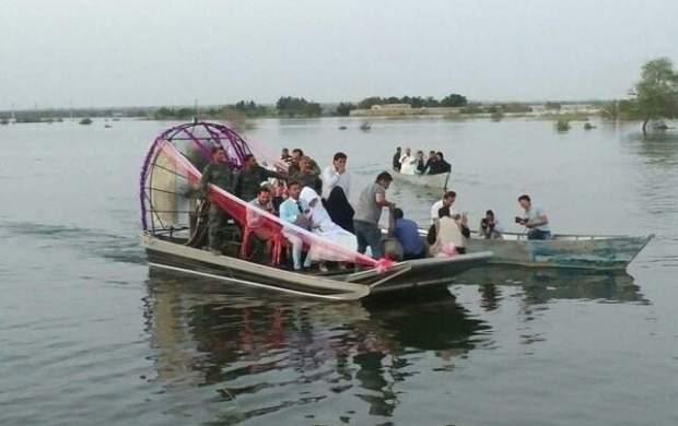 مراسم ازدواج روی سیل خوزستان +عکس