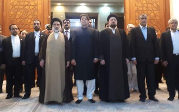 ادای احترام نخست وزیر پاکستان به امام راحل(ر‌ه)