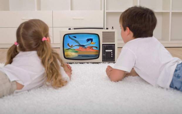 نگاهی به اثرات منفی گوشی و تلویزیون در کودکان
