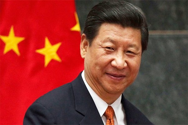 رئیس جمهور چین از روی استیج سقوط کرد!