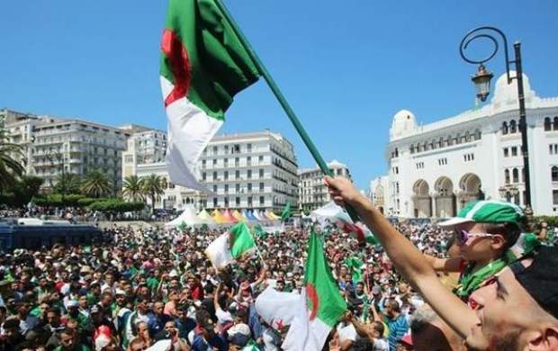 تظاهرات ده‌ها هزار نفری در الجزائر