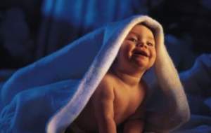آیا فلاش در عکاسی برای چشم نوزاد خطرناک است؟