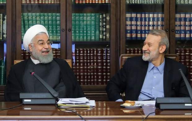 لطفا شبیه احمدی نژاد نباشید!/ صندلی‌های خالی مجمع تشخیص منتظر روسای دو قوه هستند   