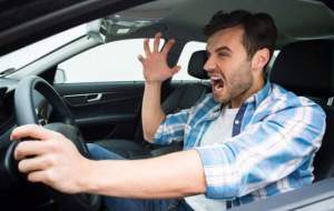 چگونه خشم خود را هنگام رانندگی کنترل کنیم؟