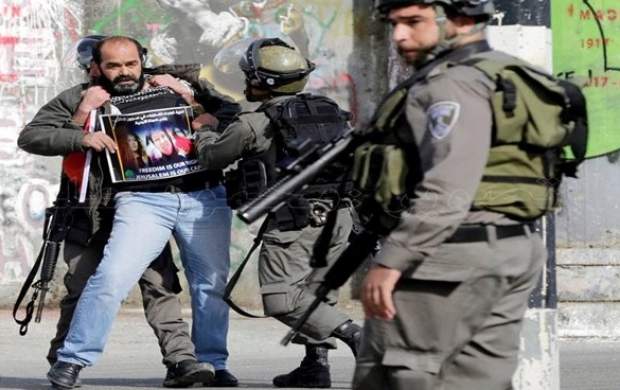 یورش پلیس رژیم صهیونیستی به منازل فلسطینی‌ها