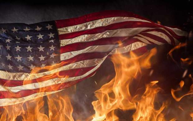 به آتش‌کشیدن پرچم آمریکا و اسرائیل در عراق
