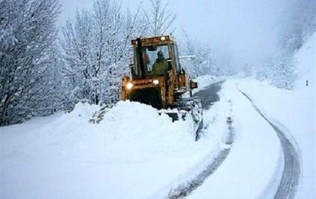 برف و باران در جاده‌های ۱۳ استان کشور