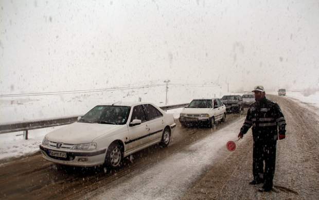بارش برف و باران در بیشتر جاده‌های کشور