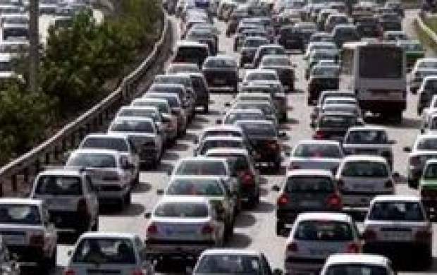 تهرانی‌ها سالانه چند ساعت در ترافیک می‌مانند؟