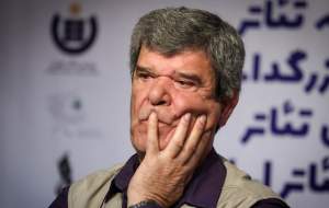 تئاتر را از هویتش دور کرده‌اند