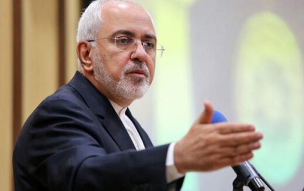 ظریف: پیشنهاد کمک آمریکا به ایران منافقانه بود