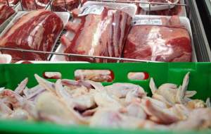 قیمت گوشت مرغ تازه ۹.۸ درصد کاهش یافت