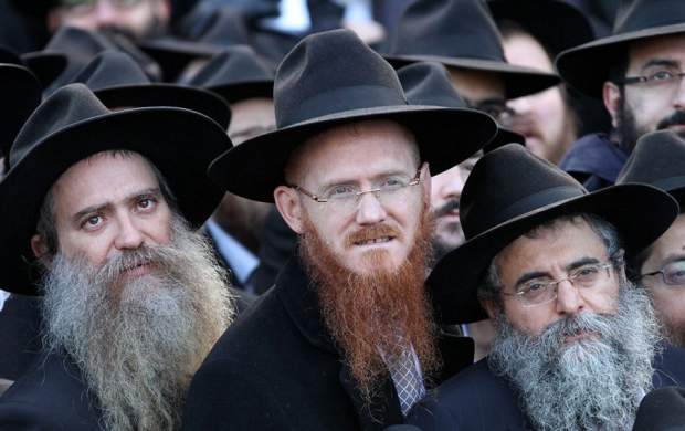 تجمع یهودی‌ها برای تشییع یک خاخام