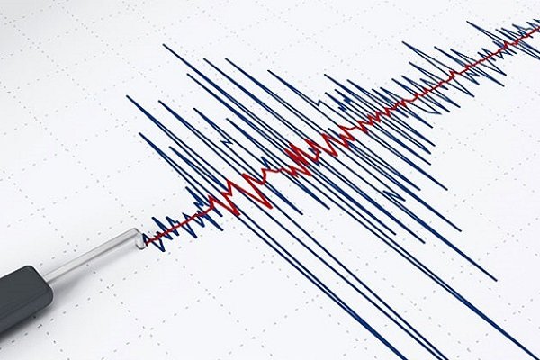 لحظه وقوع زلزله روی آنتن زنده شبکه لرستان