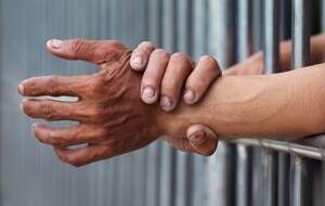 ماجراهای هولناک تبهکار زندانی! +عکس