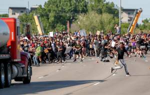 حمله با کامیون به جمعیت معترضان آمریکایی  <img src="https://cdn.jahannews.com/images/picture_icon.gif" width="16" height="13" border="0" align="top">
