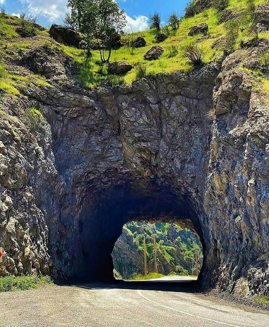 عکس/ تونل سنگی در جاده نوسود-پاوه - جهان نيوز