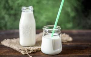 بایدها و نبایدهای مصرف شیر