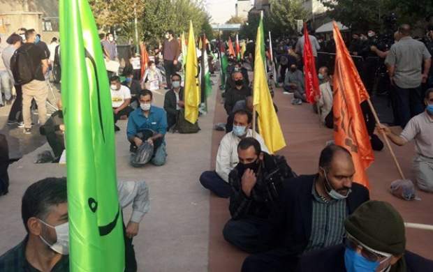 تجمع دانشجویان مقابل سفارت فرانسه در تهران