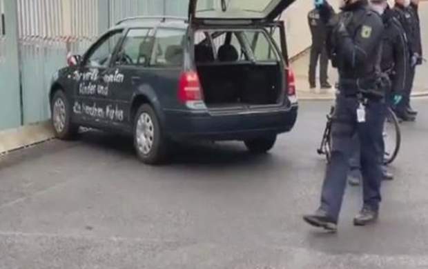 هجوم یک خودرو به دفتر آنگلا مرکل