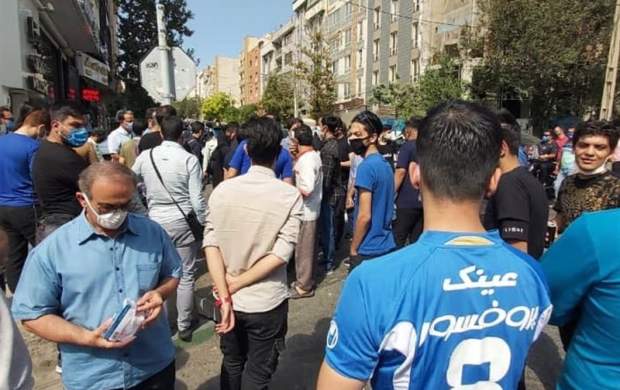 تجمع هواداران استقلال مقابل باشگاه +عکس