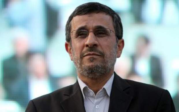 کدام رفتار احمدی‌نژاد برای رهبری عجیب بود؟